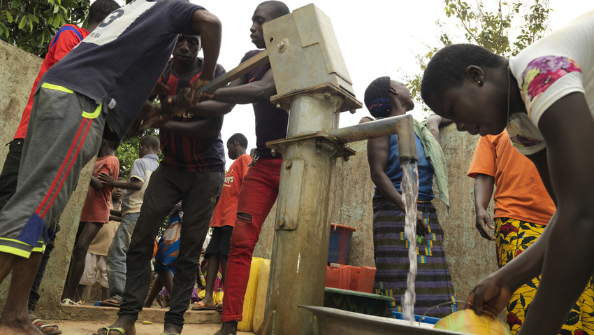 Water-pump-in-Baoulekro-funded-by-Fairtrade-Premium